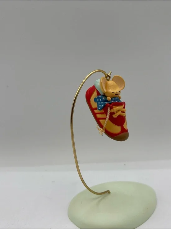 Hallmark Keepsake Ornament 1983 Vintage Sneaker Mouse - Picture 8 of 12